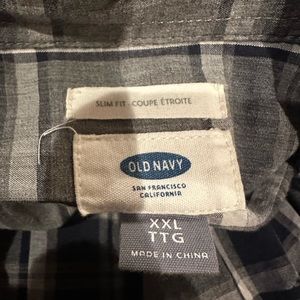 Men’s Old Navy long sleeve dress shirt black and white plaid. Used no tags